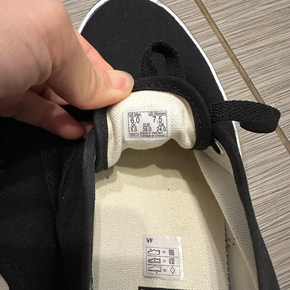 Vans - Picture 3 of 5